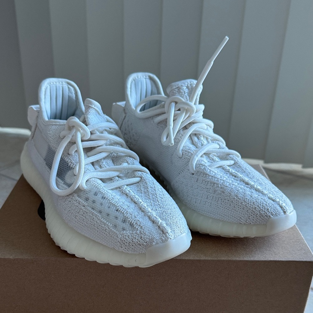 adidas Yeezy
YEEZY Boost 350 v2